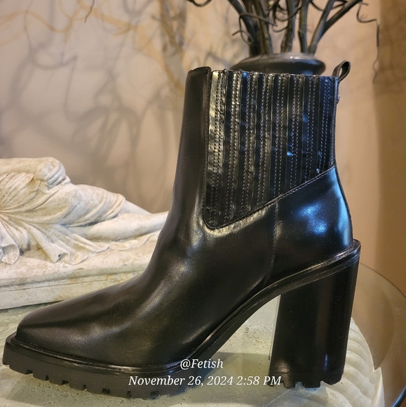 Vince Camuto Womens Aresse Black Chelsea Boots Size 7.5 - Picture 9 of 11